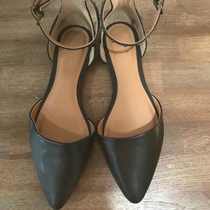 NWT Old Navy black studded flats with strap